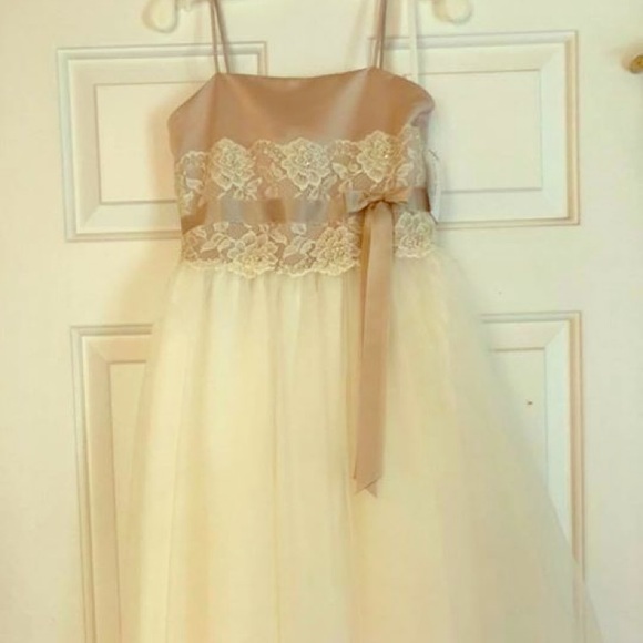 Flower girl dress NWT - Picture 1 of 2